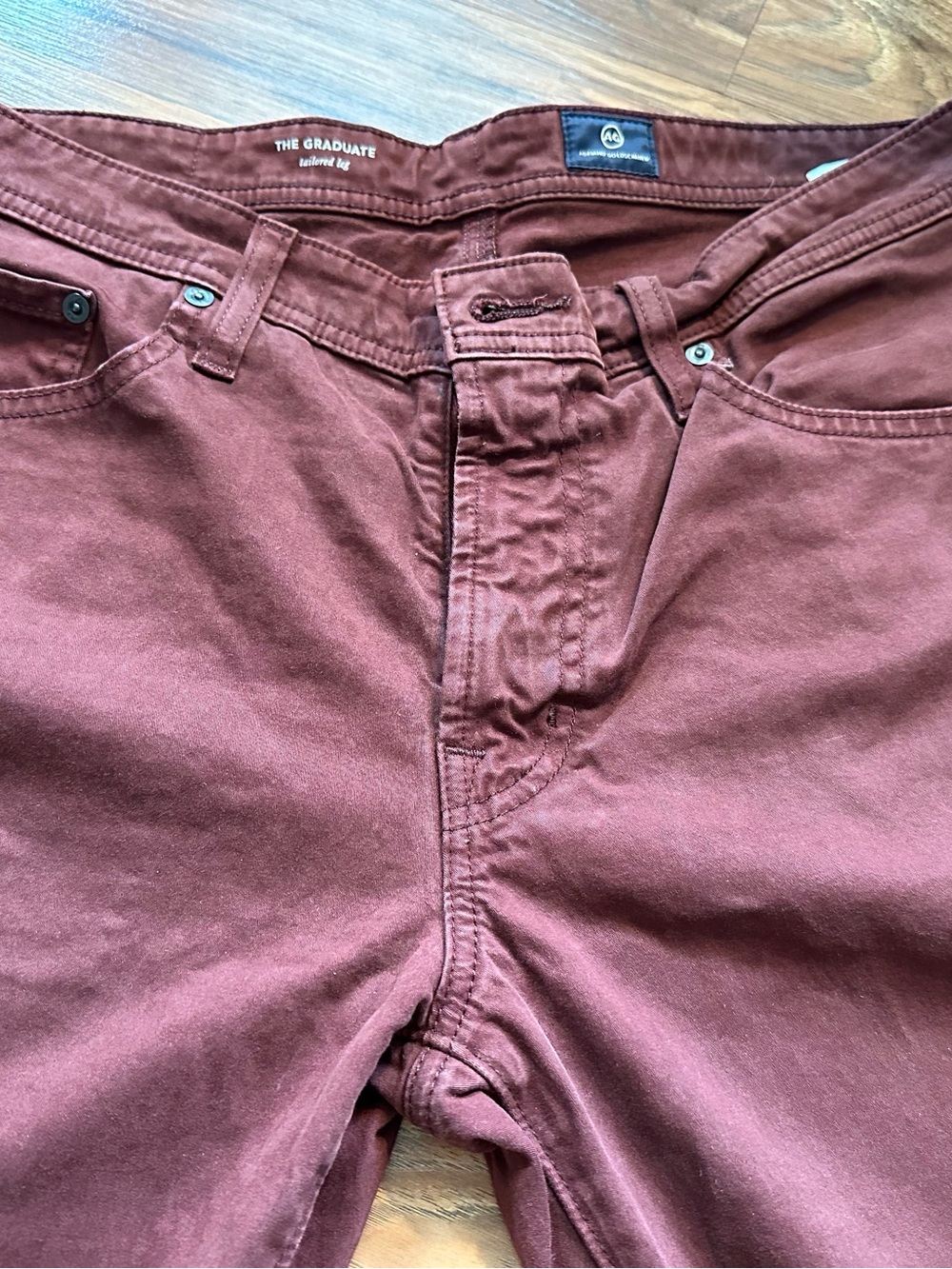 AG ADRIANO GOLDSCHMIED Men's jeans in Burgundy Red
